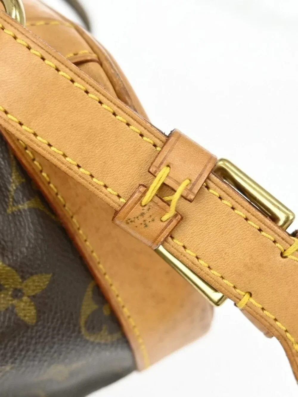 Louis Vuitton outside 	ab